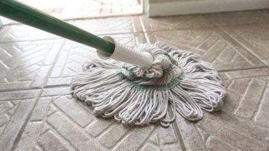 كيف يتحول مسح الأرض إلى نشاط رياضي مفيد بالمنزل؟