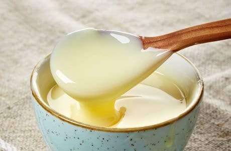 ما الفرق بين الحليب المبخر والحليب المكثف؟ وطريقة إعدادهما في المنزل