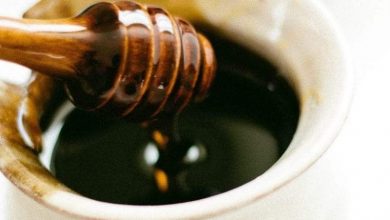 فوائد عسل الغابة السوداء الصحية والجمالية