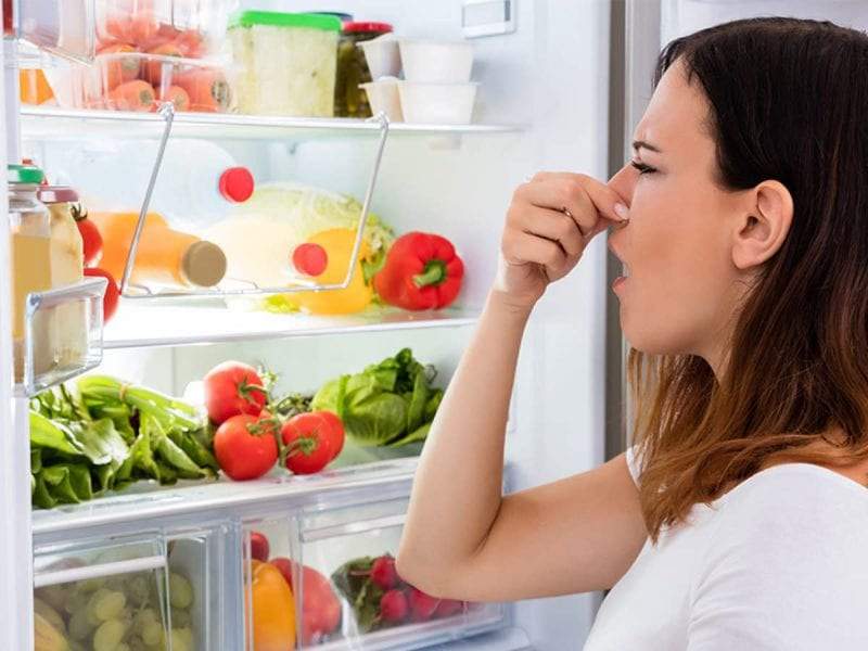 خطوات تخلصك سريعا من رائحة الثلاجة الكريهة