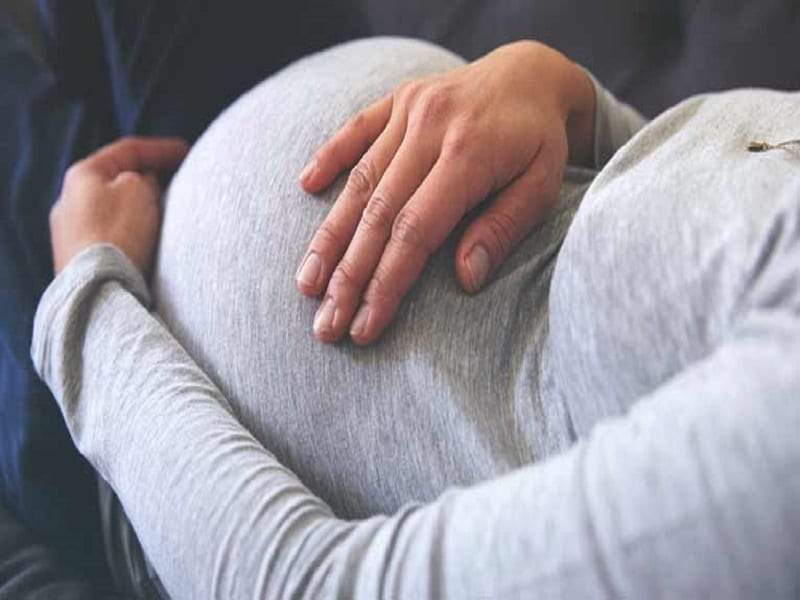 تبدأ افرازات الحمل في فترة انتظار الحيض
