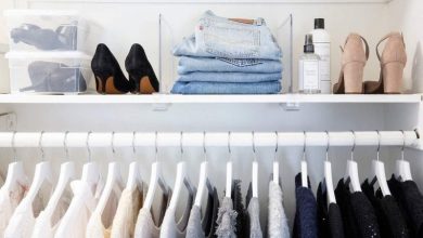 استخدام الشماعات الخطأ.. وأشهر أخطاء تخزين الملابس