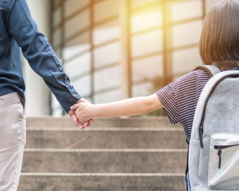 علامات تكشف عن معاناة الطفل من أزمة خفية