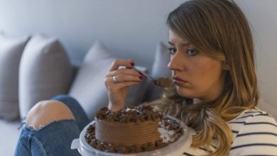 8 حيل من أجل مقاومة الأكل العاطفي بنجاح