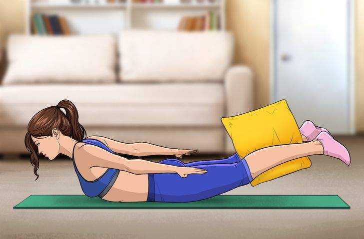 5 تمارين رياضية منزلية باستخدام الوسادة