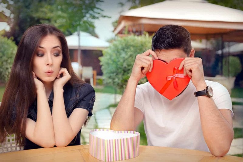 الحب الصامت.. إشارات تفضح إنجذاب البعض إليك سرا