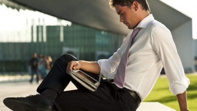 ماذا يحدث عند اعتياد الجلوس بساق فوق الأخرى؟