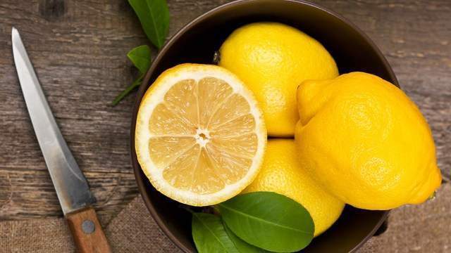 تقليل الضغط .. و8 فوائد للنوم بجوار شرائح الليمون شرائح الليمون