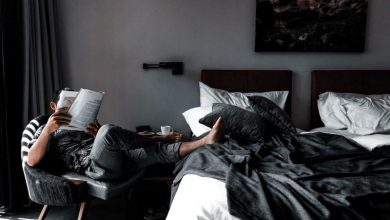 العين المنتفخة.. وعلامات تحذيرية من قلة الحركة القاتلة