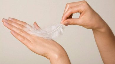 لماذا لا نضحك عند دغدغة أنفسنا؟