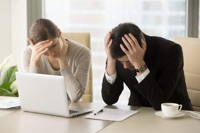 لماذا يدمن البعض متابعة الأخبار السلبية؟