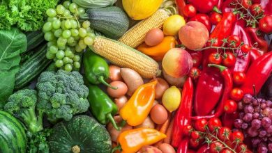 السبانخ والبيض.. وأطعمة غنية بحمض اللوتين وزياكسانثين