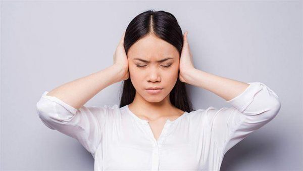 لماذا يلجأ البعض إلى الإنكار كوسيلة دفاعية؟ الإنكار في علم النفس