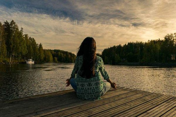 10 فوائد لممارسة تمارين اليوجا للركبتين والساقين اليوجا