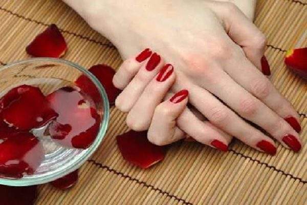 أفضل 6 خلطات لتبيض اليدين في يوم
