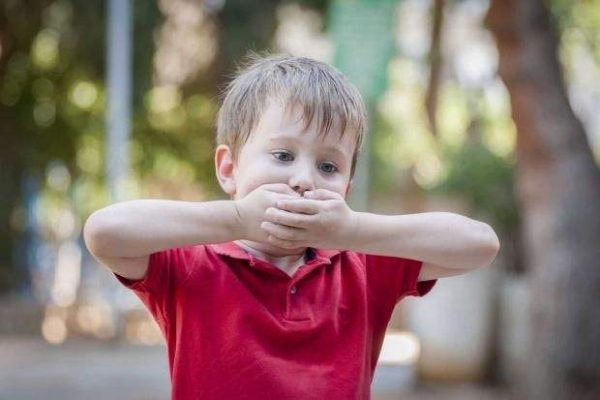 علاج تأتأة الأطفال.. وكيف يحد الدعم النفسي من مشاكل النطق؟ علاج تأتأة الأطفال