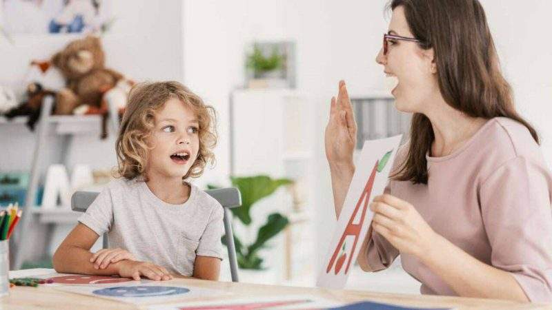 علاج تأتأة الأطفال