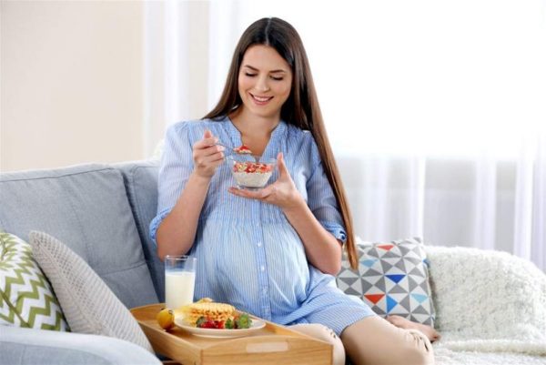 أطعمة تجتنبها الحامل في الأشهر الأولى الأكل الممنوع للحامل في الأشهر الأولى