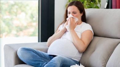 أفضل 7 أعشاب لعلاج السعال أثناء الحمل