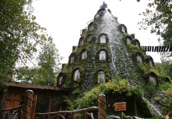 فندق الجبل السحري (Magic Mountain Hotel) في تشيلي