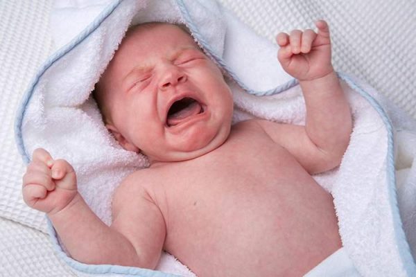 الكهرباء الزائدة عند الأطفال حديثي الولادة