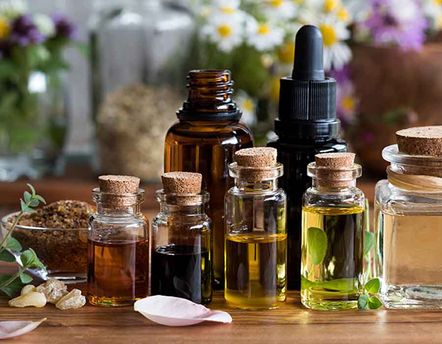 أفضل وصفات زيت الخروع للعناية بالرموش زيوت متنوعة مع الخروع للرموش