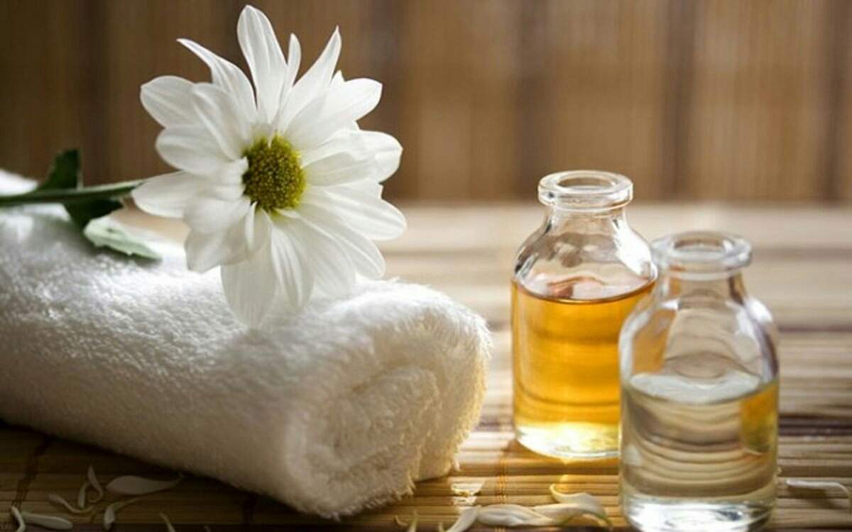 كيف نحضر العطور المائية من الزيتية بخطوات سهلة؟ طريقة عمل عطر مائي من العطور الزيتية