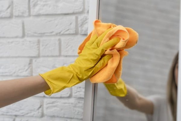 أشياء لا يجب تنظيفها بالمناشف الورقية
