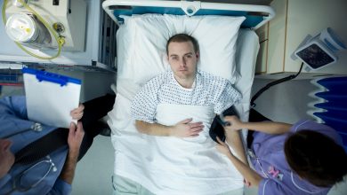 الاستيقاظ من الغيبوبة.