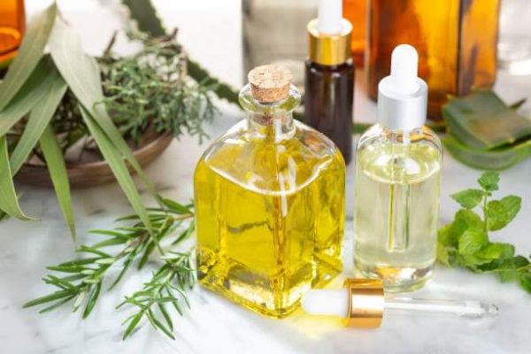 علاج الحمى.. وأهم فوائد زيت الأوكاليبتوس الصحية للجسم فوائد زيت الأوكاليبتوس